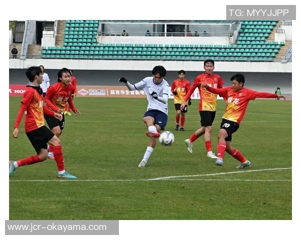 深圳足球队区域防守分析:优缺点及其对比赛结果的影响探讨 深圳足球队区域防守分析:优缺点及其对比赛结果的影响探讨