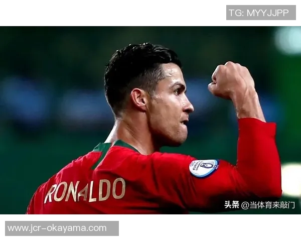 足球明星侧脸海报展现运动魅力与个性风采的完美结合